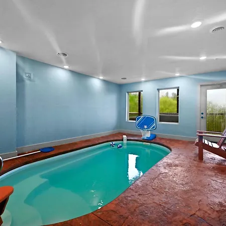 Fuzzy'S Den Villa